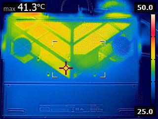 FLIR image of the bottom of the laptop. There is a triangular vented area with a base on the screen-side edge and a tip ending about two-thrids the way down the laptop. This entire triangle area is yellow-green, representing about 37 degrees celcius on the calibrated scale. There is an indicator stating that the highest recorded temperature is 41.3 degrees celcius.